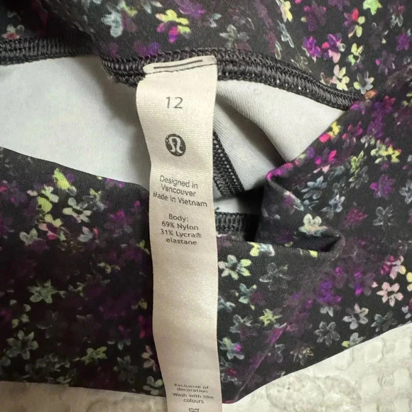Lululemon tights. Great condition. Smoke free home. - Picture 2 of 4